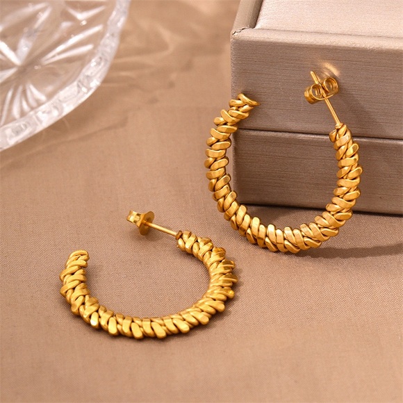NEW💎18K Gold Braided Twisted Hoop Earrings* - Picture 2 of 12